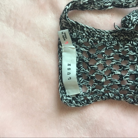 Boho Crochet Top with Criss Cross Straps (L) - Picture 7 of 10